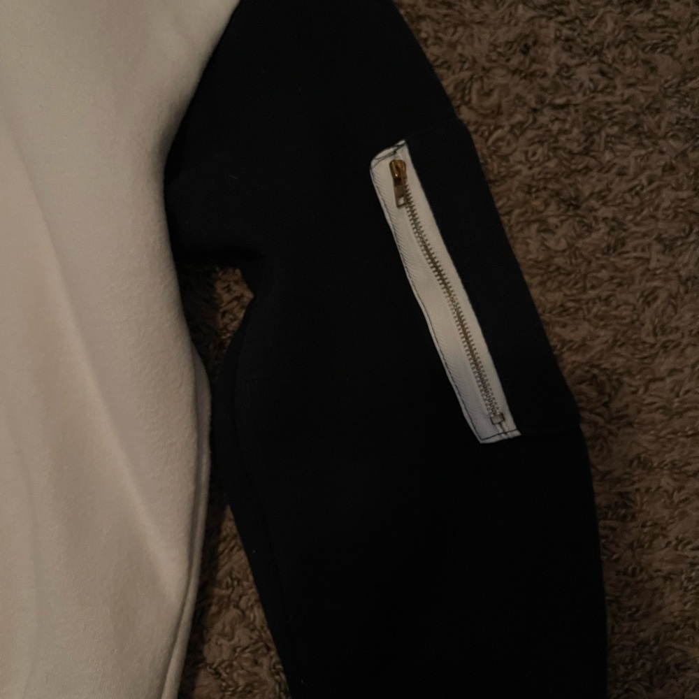 Crewneck - Picture 2 of 3